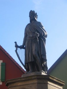 Monument représentant Wolfram von ESCHENBACH (1170-1220) érigée par le roi Maximilien II de Bavière à la gloire du chanteur allemand en 1860