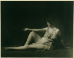 MVRW DUNCAN Isadora pose figure ballet