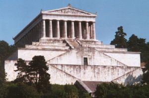 L’édifice majestueux du Walhalla, près de Ratisbonne